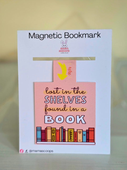 Lost in the shelves - magnetic bookmark